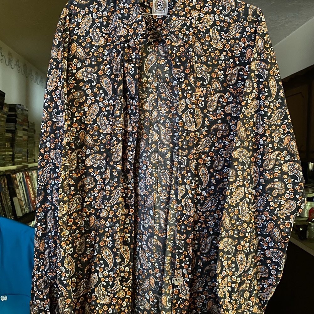 Cinch dress shirt, size XL color is black and white and orange! Good condition